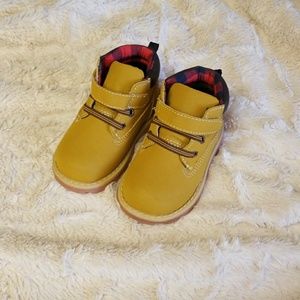 Infant boots